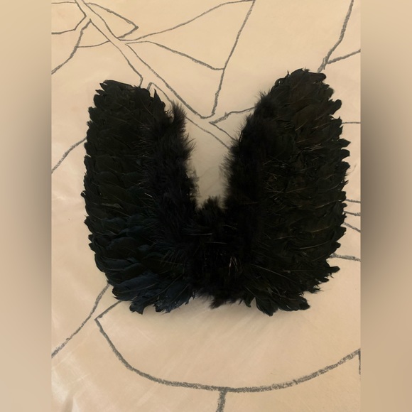 Black wearable wings and halo set with adjustable straps - Picture 2 of 5